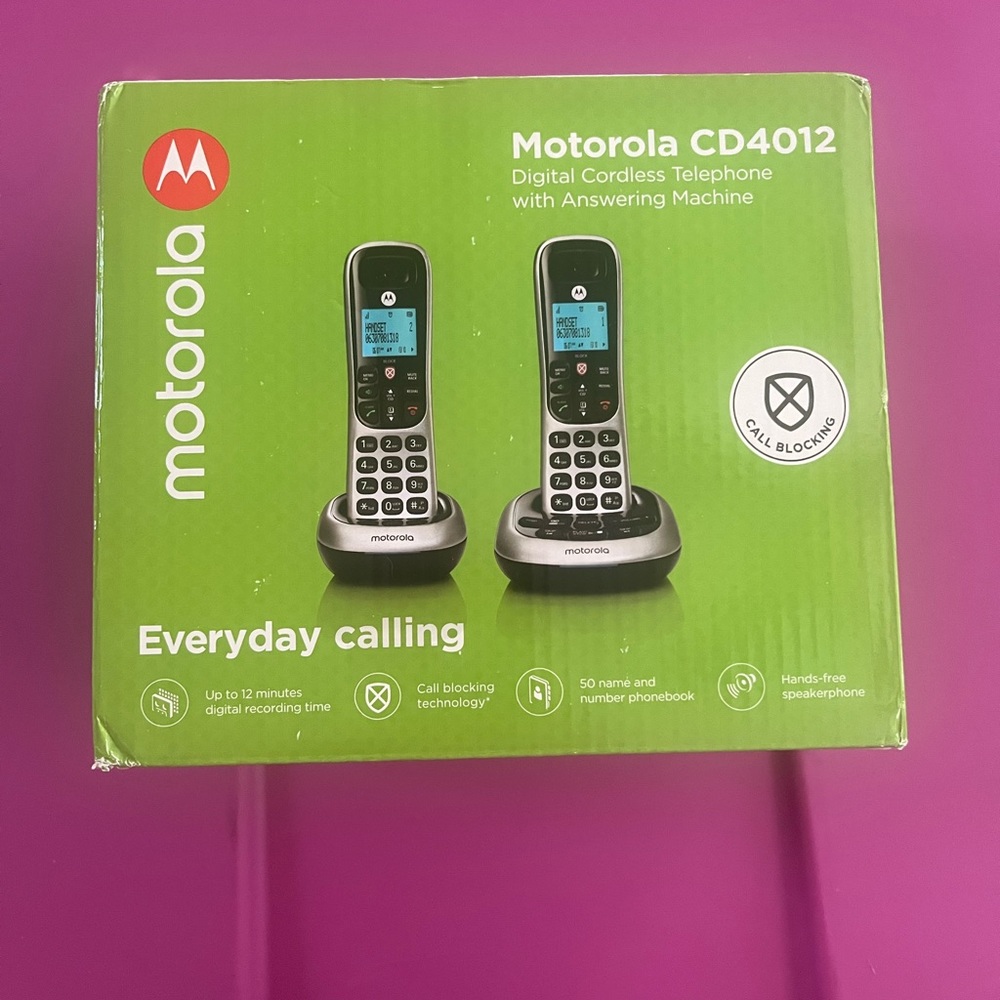 Motorola CD 4012 digital cordless telephone with answering machine. New!